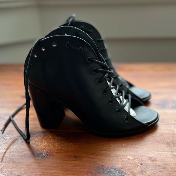 Ann Dumeulemeester Lace Up Leather Sandals - Picture 2 of 5